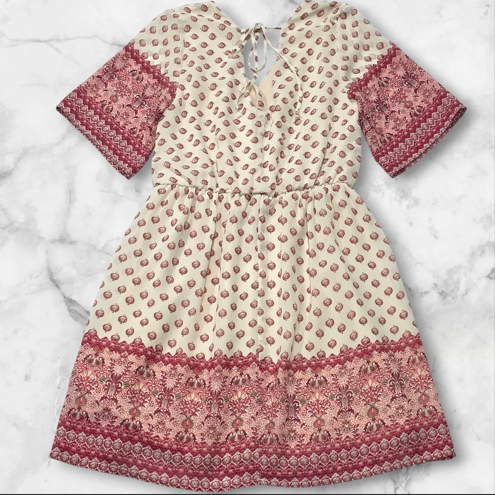 Charlotte Russe Short Sleeve Cream and Red Dress Size Small (S) C1 - Picture 4 of 9
